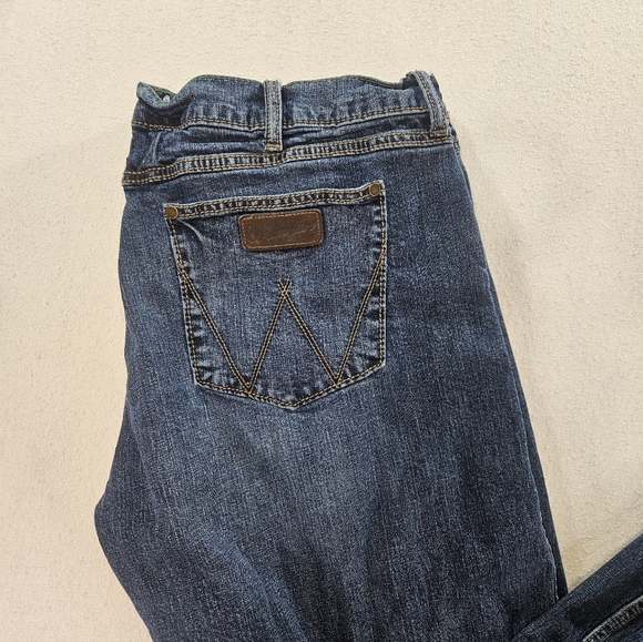 Wrangler Other - Wrangler Retro Slim Straight 42x32 Stretch Jeans